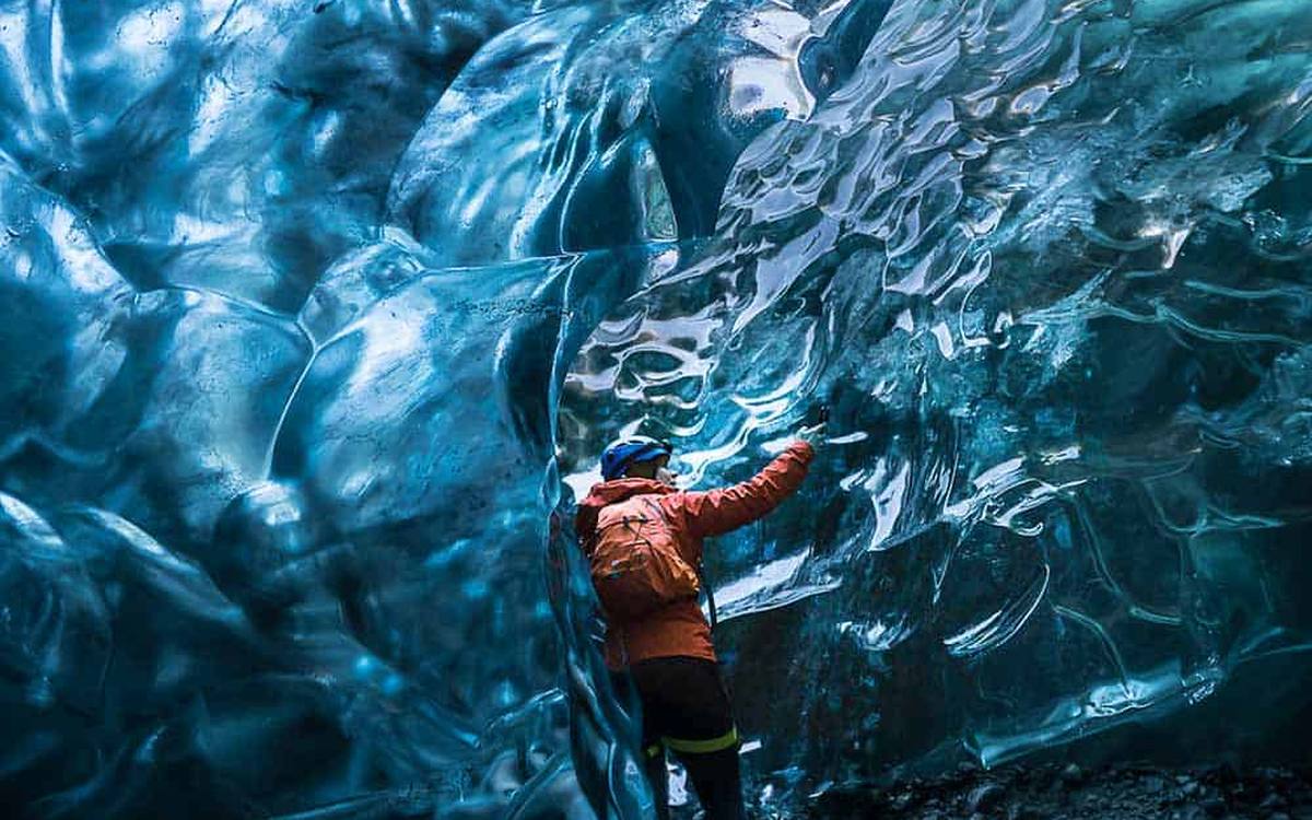 Adventures Dream — ice cave and glacier hike on Vatnajökull